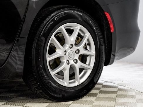 Used 2020 Chrysler Voyager Lxi image 55