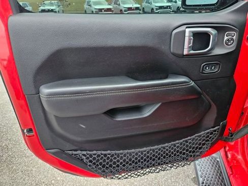 Used 2020 Jeep Wrangler Unlimited Sahara image 10