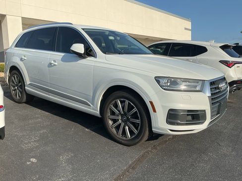 Used 2017 Audi Q7 3.0T Premium Plus w/ Premium Plus Package image 11