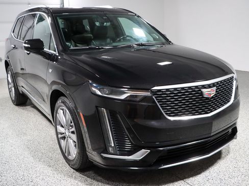 Used 2023 Cadillac XT6 Premium Luxury w/ Technology Package FWD image 5