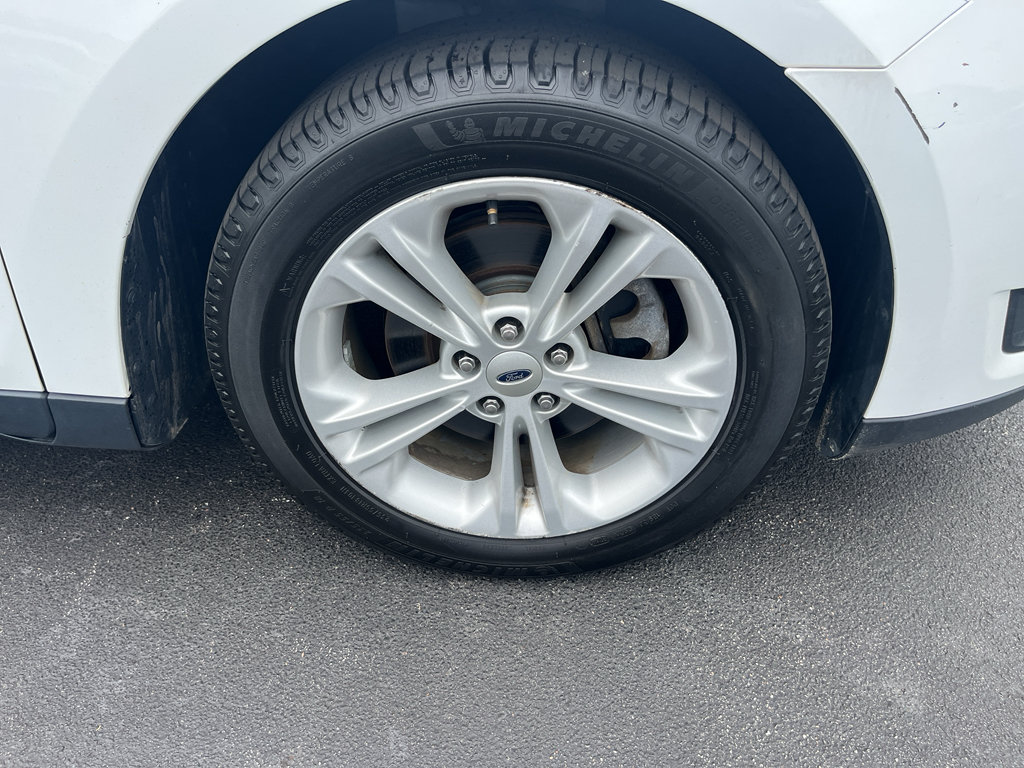 Used 2019 Ford Taurus SE FWD image 9