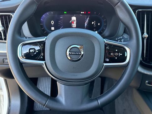 Certified 2025 Volvo XC60 B5 Plus image 27