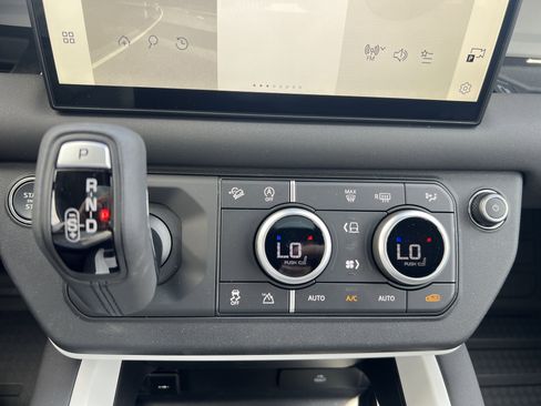 New 2025 Land Rover Defender 90 X-Dynamic SE image 16
