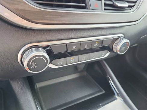 Used 2024 Nissan Altima 2.5 SV image 16