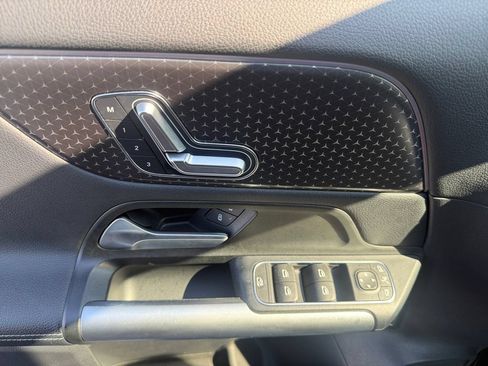Used 2025 Mercedes-Benz GLA 250 4MATIC image 28