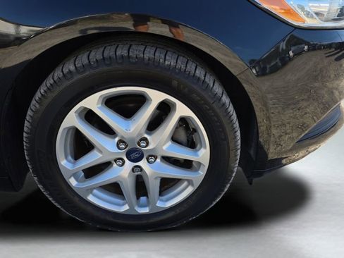 Used 2015 Ford Fusion SE FWD image 10