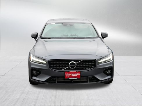 Used 2021 Volvo S60 T5 Momentum w/ Premium Package AWD/4WD image 2