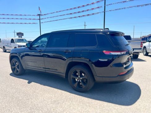 Used 2021 Jeep Grand Cherokee L Laredo AWD/4WD image 4