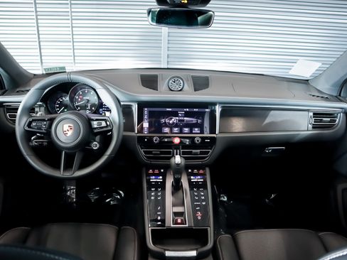 New 2026 Porsche Macan GTS image 16