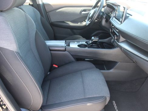 Used 2023 Nissan Rogue SV FWD image 19