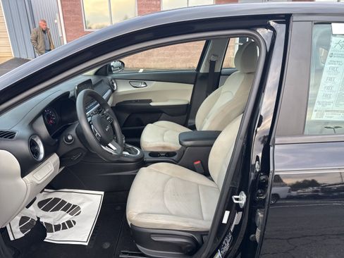 Used 2022 Kia Forte LXS image 11