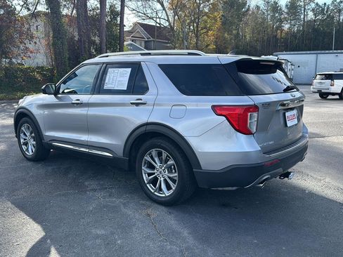Used 2022 Ford Explorer Limited image 3