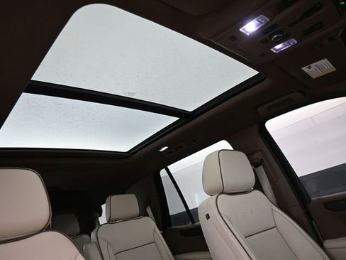 Used 2025 GMC Yukon Denali w/ Sun & Power Step Package image 43