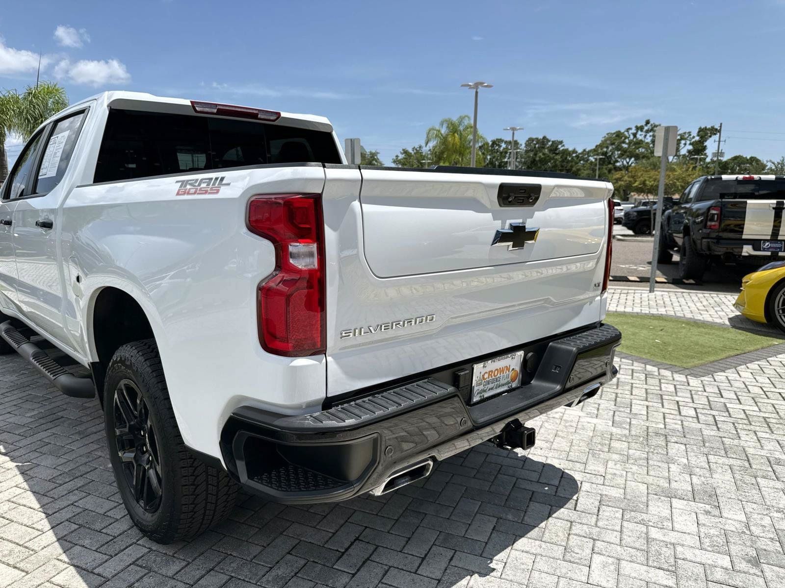 Used 2026 Chevrolet Silverado 1500 LT Trail Boss w/ LT Trail Boss Premium Package AWD/4WD image 9