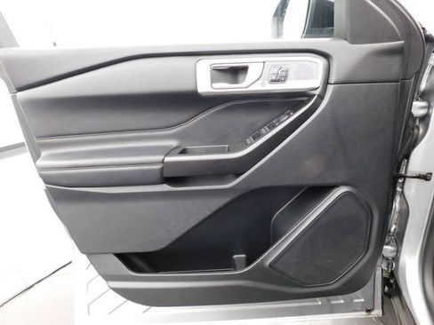 Used 2020 Ford Explorer Limited image 18