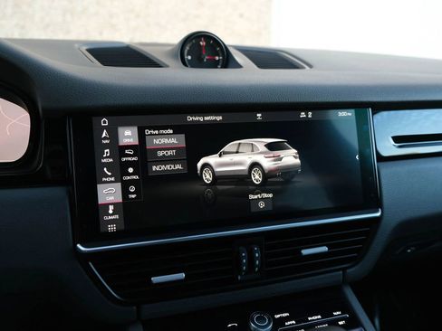 Used 2019 Porsche Cayenne image 42