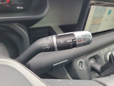 Used 2020 Land Rover Defender 110 SE image 31