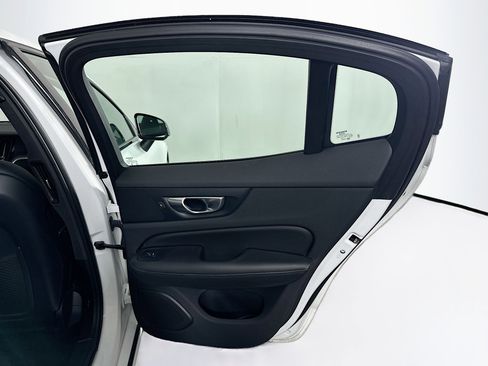 Used 2024 Volvo S60 B5 Core image 30