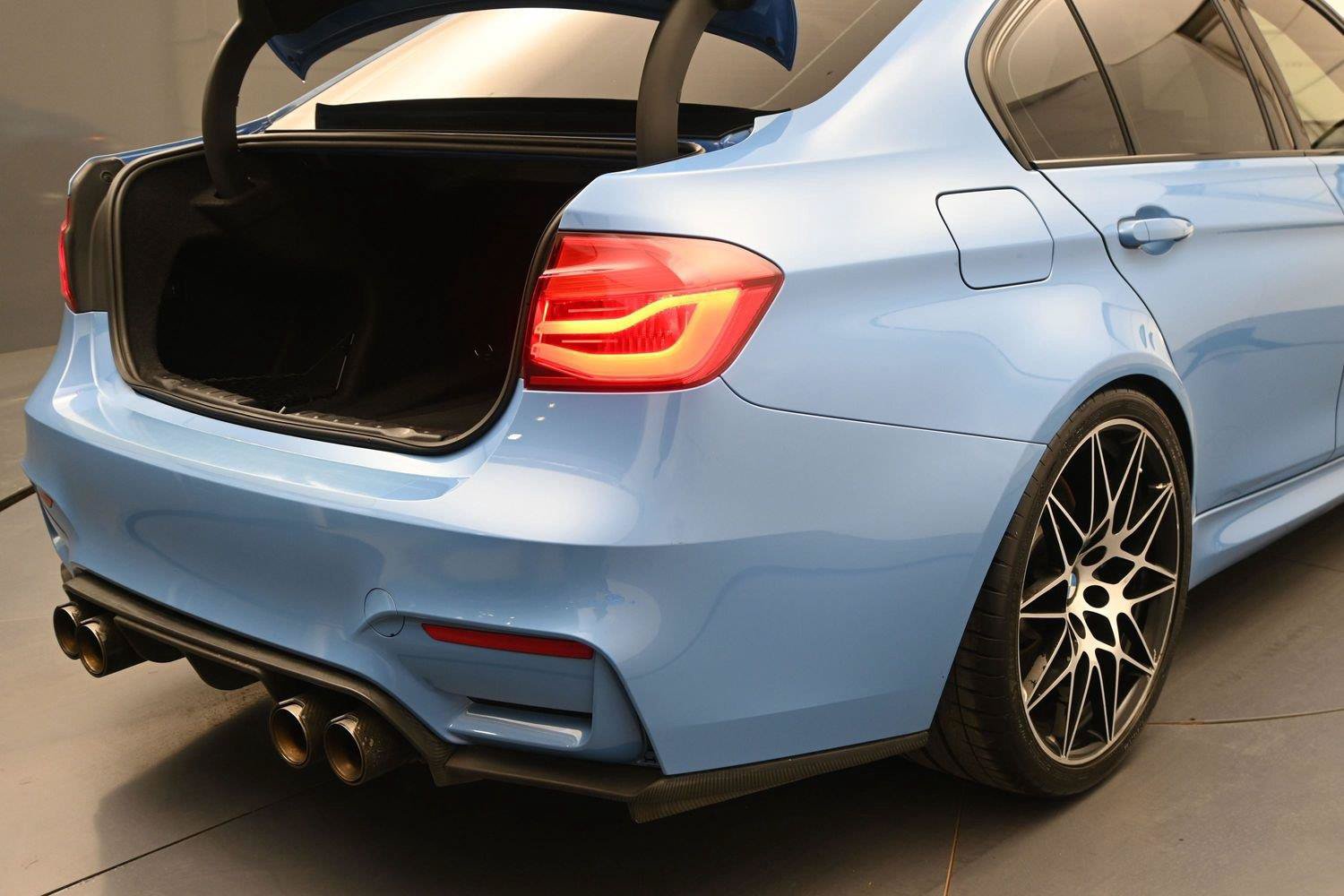 Used 2018 BMW M3 RWD image 19