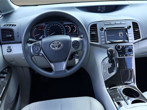 Used 2015 Toyota Venza LE image 16