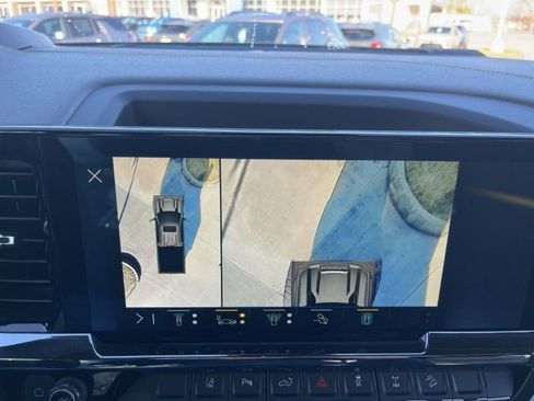 Used 2024 Chevrolet Silverado 2500 ZR2 w/ Technology Package image 32