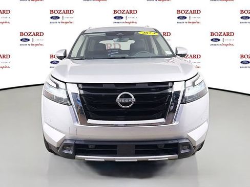 Used 2024 Nissan Pathfinder SL w/ SL Premium Package FWD image 2