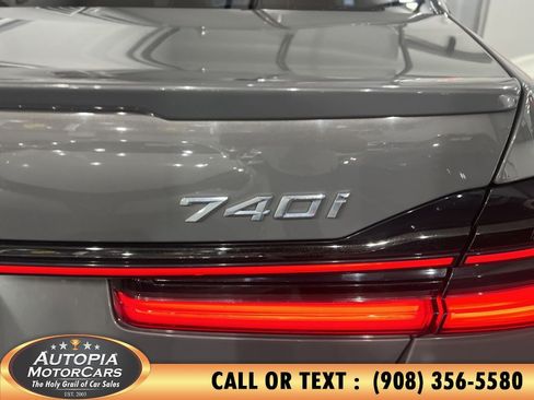 Used 2022 BMW 740i w/ M Sport Package RWD image 51