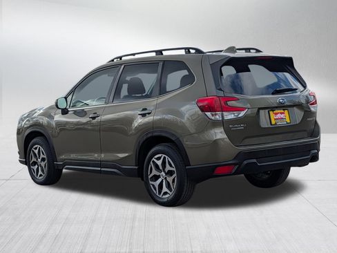 Used 2023 Subaru Forester Premium image 5