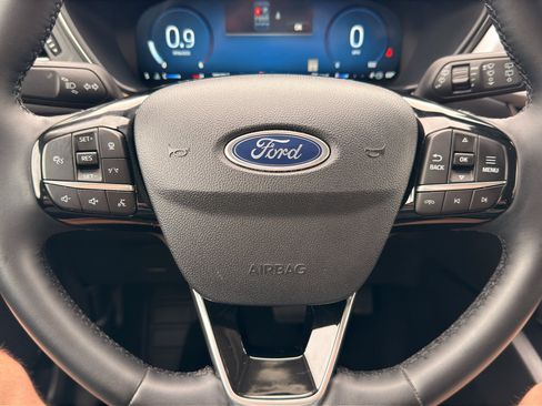 Used 2025 Ford Escape Platinum AWD/4WD image 28