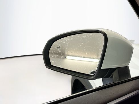 Used 2022 Volkswagen Taos SE w/ Panoramic Sunroof Package image 16