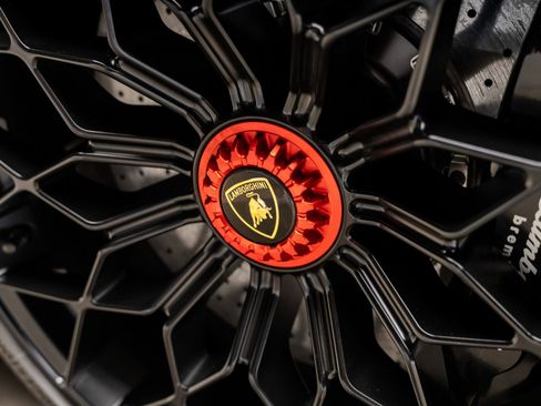 Used 2021 Lamborghini Huracan STO RWD image 32