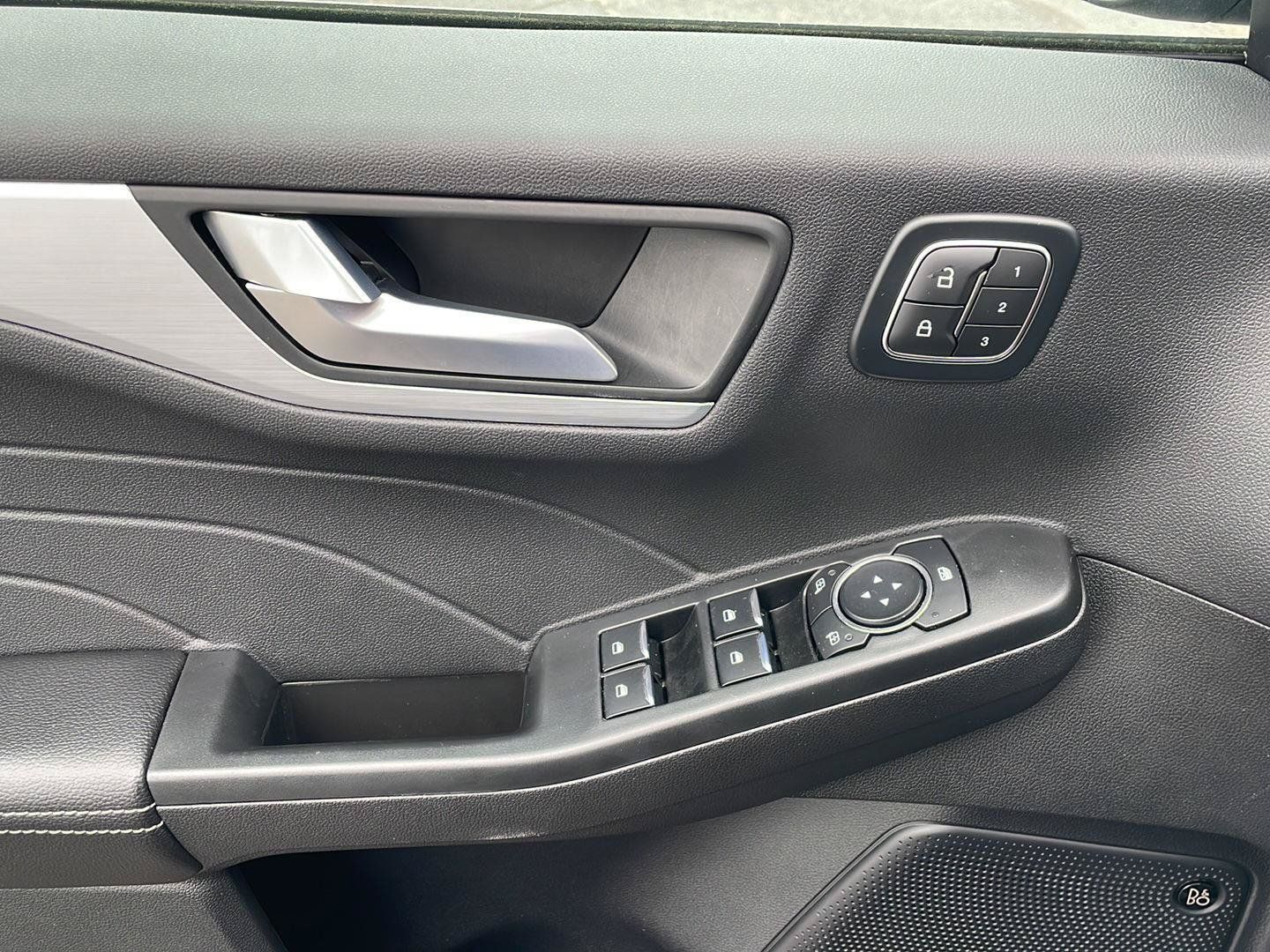 Used 2025 Ford Escape SE w/ PHEV Premium Package FWD image 13