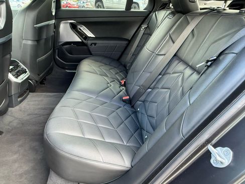 Used 2025 BMW 760i xDrive w/ Premium Package image 34