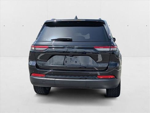 Used 2024 Jeep Grand Cherokee Altitude image 6