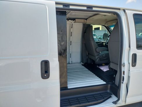 Used 2019 Chevrolet Express 3500 Extended w/ Driver Convenience Package image 40