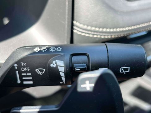 Used 2023 Nissan Rogue S AWD/4WD image 18