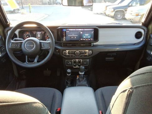Used 2025 Jeep Wrangler Unlimited Sport AWD/4WD image 23
