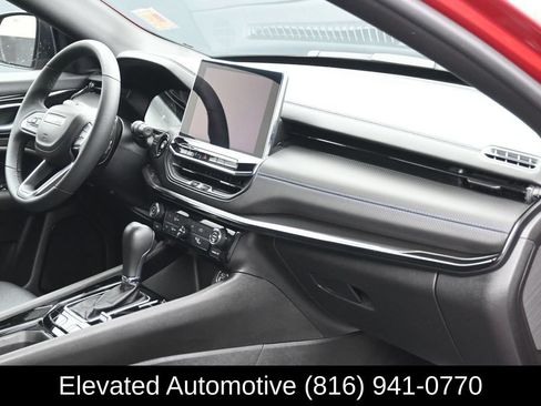 Used 2025 Jeep Compass Latitude w/ Altitude Special Edition AWD/4WD image 6