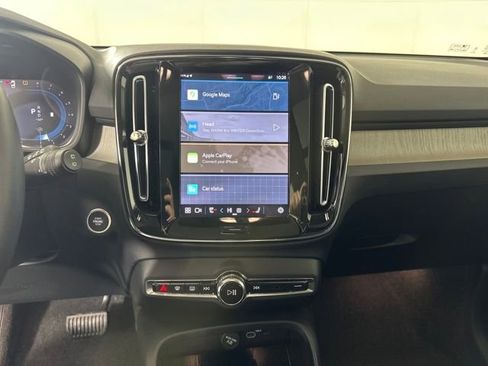 Used 2024 Volvo XC40 B5 Ultimate w/ Climate Package image 21