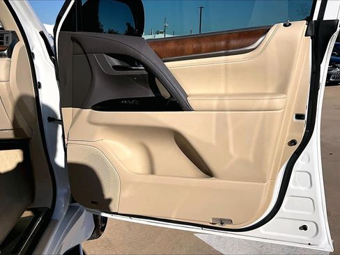 Used 2017 Lexus LX 570 4WD image 22