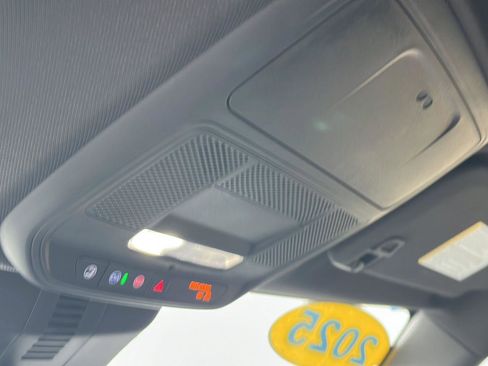 Used 2025 GMC Acadia Elevation image 12