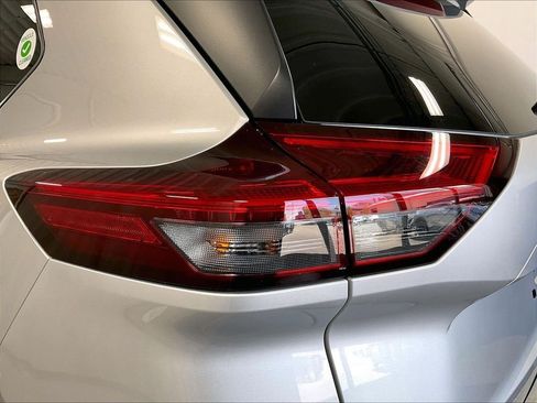 Used 2023 Nissan Rogue SV AWD/4WD image 34