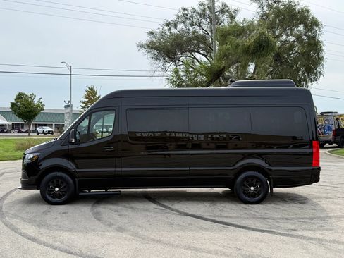 Used 2024 Mercedes-Benz Sprinter 2500 image 7