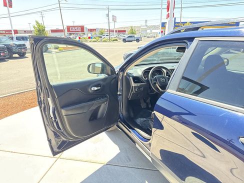 Used 2016 Jeep Cherokee Sport AWD/4WD image 10