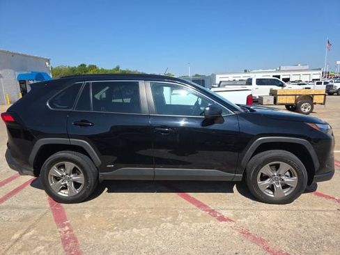 Used 2024 Toyota RAV4 LE AWD/4WD image 6
