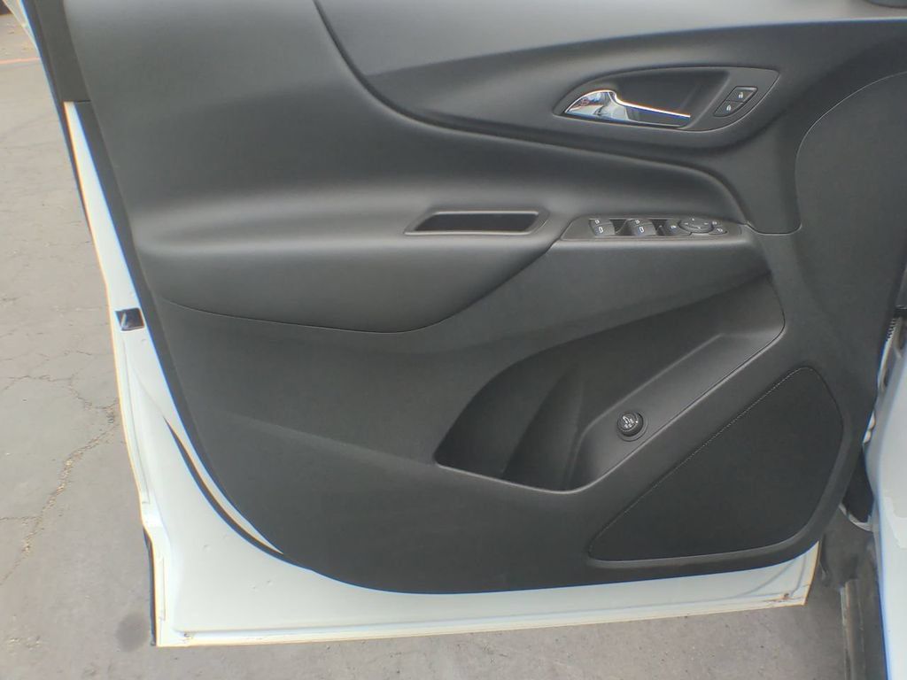 Used 2023 Chevrolet Equinox LT FWD image 22