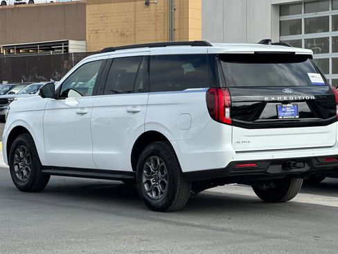 Certified 2025 Ford Expedition Active RWD image 5