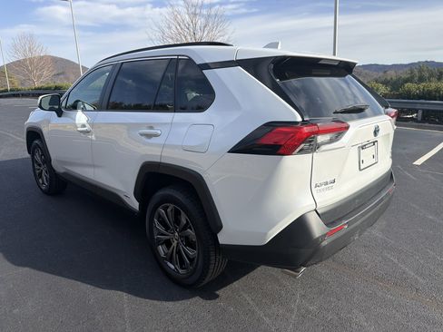 Certified 2023 Toyota RAV4 XLE Premium image 6