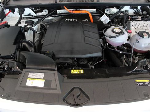 Used 2021 Audi Q5 e Premium Plus AWD/4WD image 8