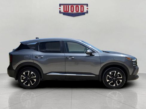 Used 2025 Nissan Kicks SV w/ SV Premium Package AWD/4WD image 2